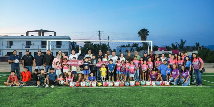 Construye Ayuntamiento de La Paz campo de fútbol en El Sargento con casi 4 mdp de recursos propios