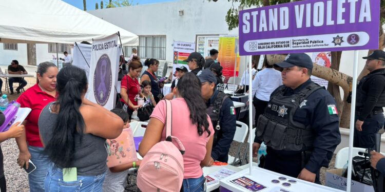 Atiende Mesa Violeta Itinerante a más de 30 mujeres en colonia La Pasión