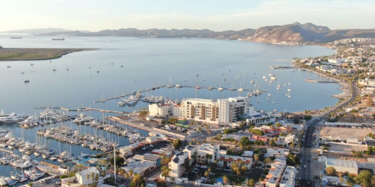 La Paz se consolida como destino turístico con más de 70 mil visitantes vía aérea en julio
