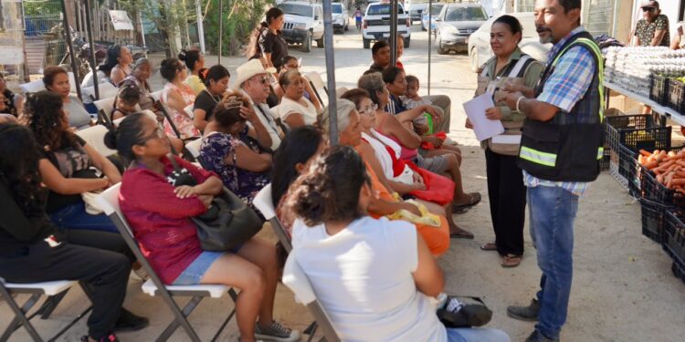 Acerca Gobierno de Los Cabos jornada social gratuita a familias de la colonia Cactus en Cabo San Lucas