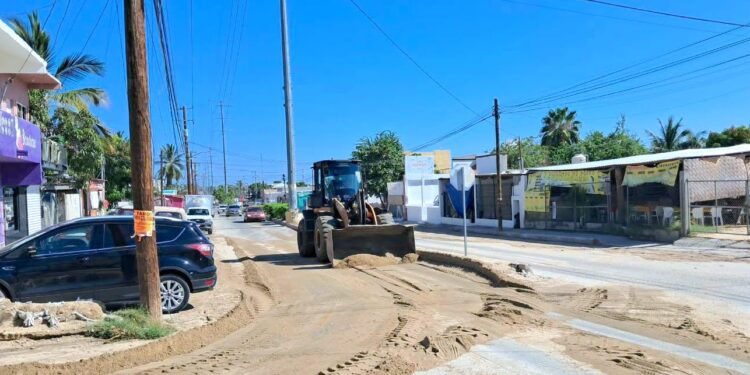 Avanza Servicios Públicos en labores de desazolve y rehabilitación de calles afectadas por lluvias