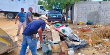 Retira Servicios Públicos cacharros y ramas en colonias de Cabo San Lucas
