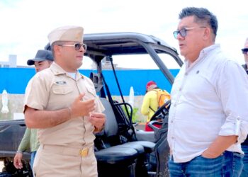 Atienden autoridades varamiento de embarcación en playa El Médano