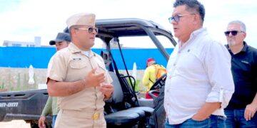 Atienden autoridades varamiento de embarcación en playa El Médano