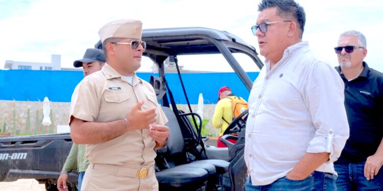 Atienden autoridades varamiento de embarcación en playa El Médano