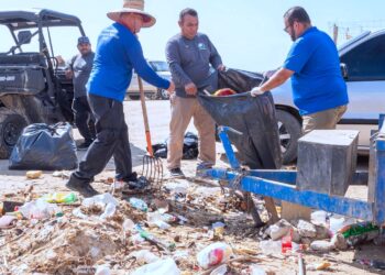 Retiran 1.6 toneladas de basura del arroyo 8 Cascadas y playa El Médano en Cabo San Lucas