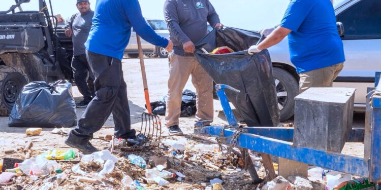 Retiran 1.6 toneladas de basura del arroyo 8 Cascadas y playa El Médano en Cabo San Lucas
