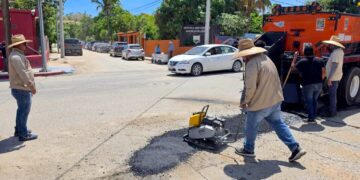 Programa de Bacheo atiende la calle Valerio González para mejorar la movilidad y seguridad vial