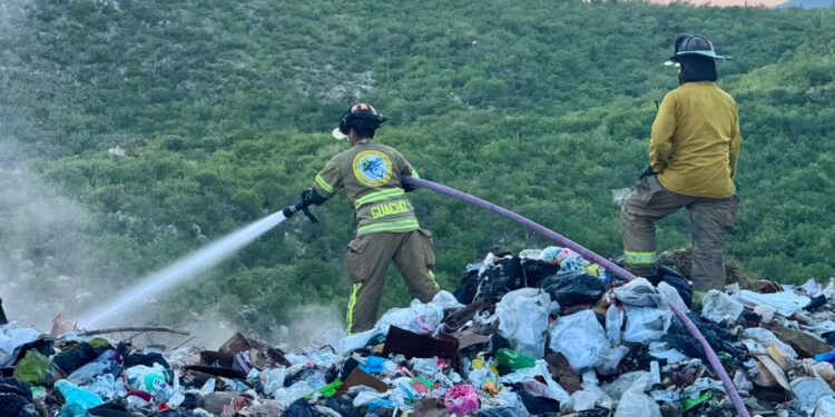 Atiende Bomberos Cabo San Lucas incendio en Relleno Sanitario de La Candelaria CSL
