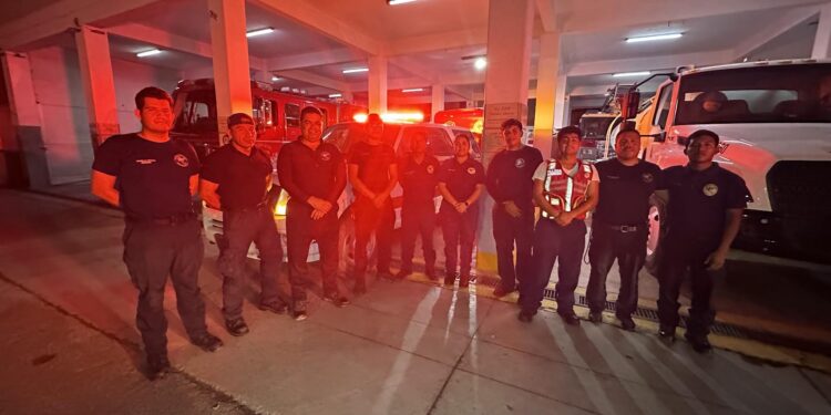 Viajan Bomberos de Cabo San Lucas a San Juanico BCS por trayectoria del Huracán “Polo”