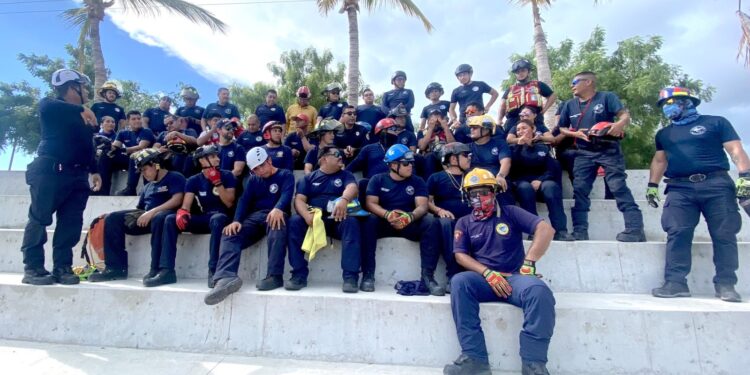 Bomberos de Cabo San Lucas refuerza entrenamiento en rescate en aguas rápidas