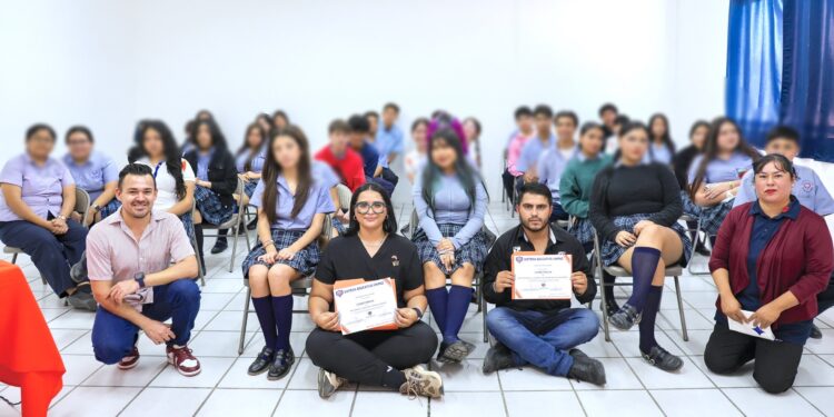 Acercan programa CAJUVE a estudiantes de UNIPAZ para promover relaciones saludables