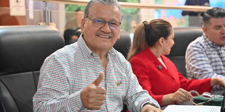 Busca diputado Fernando Hoyos abatir rezago legislativo en el Congreso