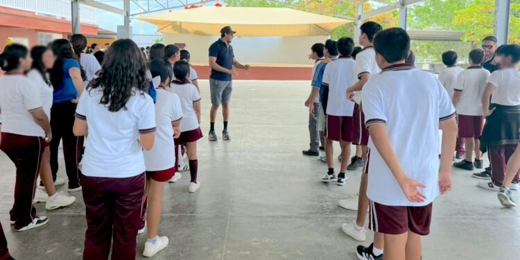 Gobierno Municipal lleva jornada de prevención y protección a estudiantes de la Secundaria Técnica no. 25