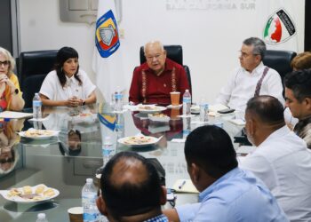 Se reúnen autoridades y transportistas; avanzan en la regulación del transporte público en Los Cabos