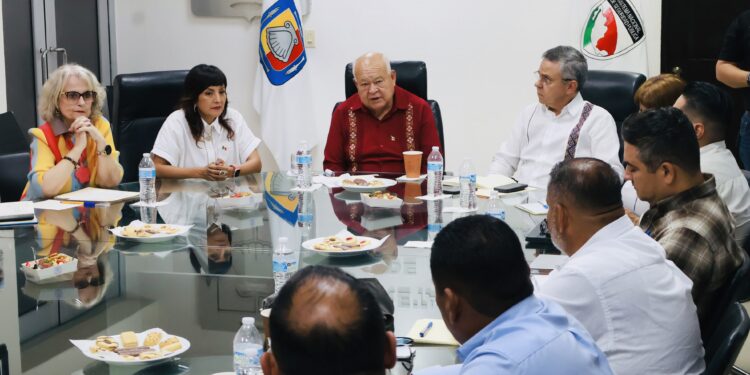 Se reúnen autoridades y transportistas; avanzan en la regulación del transporte público en Los Cabos
