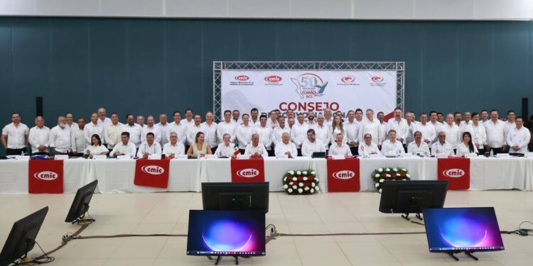 Participa Castro Cosío en tercera sesión del Consejo Directivo Nacional de la CMIC