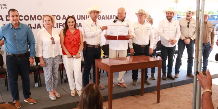 Respalda Gobierno de Víctor Castro al sector ganadero con entrega de predio y seguro de vida para 2027