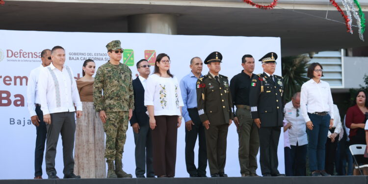 Inicia Gobierno de BCS actividades del mes patrio con izamiento de bandera