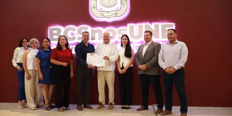 Gobierno de BCS y sector inmobiliario firman convenio para agilizar trámites y brindar certeza jurídica