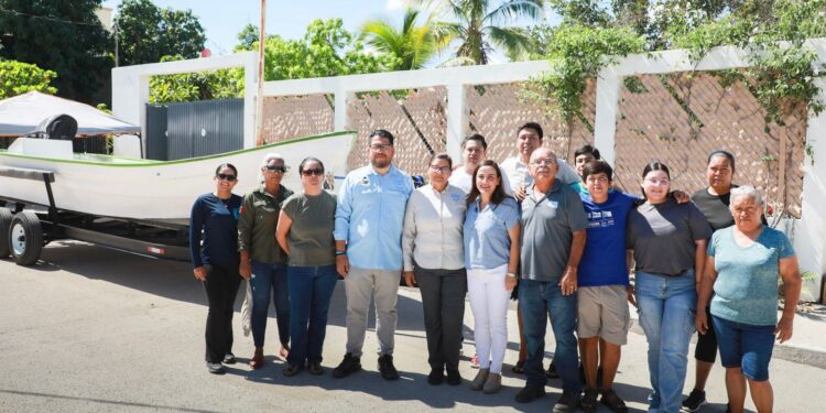 Fortalecen labor ambiental de Guardianas del Conchalito con entrega de remolque