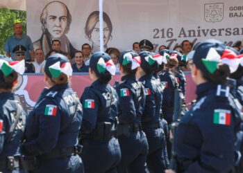 Participa Ayuntamiento en Desfile Cívico-Militar por el 216 aniversario de la Independencia de México