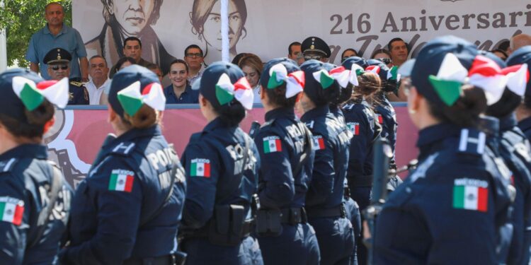 Participa Ayuntamiento en Desfile Cívico-Militar por el 216 aniversario de la Independencia de México