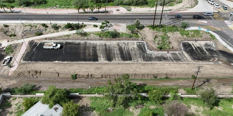 Ayuntamiento de La Paz construye estacionamiento al Parque Lineal “Camino de Paz”
