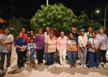 Amor Fenech da seguimiento a solicitudes de familias en colonia La Fuente