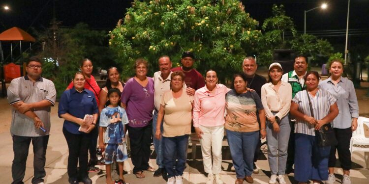 Amor Fenech da seguimiento a solicitudes de familias en colonia La Fuente