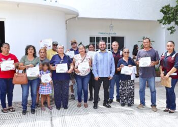 Encabeza Ayuntamiento de Los Cabos jornada médico-social en El Campamento y escucha peticiones en Matancitas