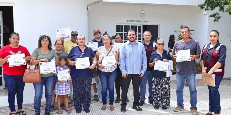 Encabeza Ayuntamiento de Los Cabos jornada médico-social en El Campamento y escucha peticiones en Matancitas