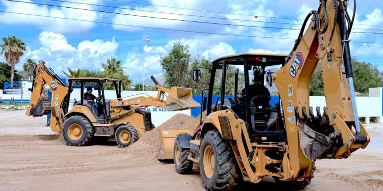 Refuerza Ayuntamiento de Los Cabos mantenimiento de la Transpeninsular y vialidades en SJC y CSL