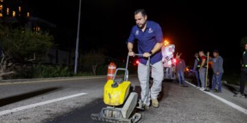 Continúa XV Ayuntamiento de Los Cabos con programa de bacheo nocturno en corredor turístico
