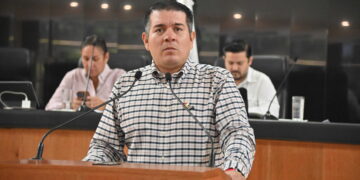 Exhortan a gobiernos municipales a controlar la contaminación lumínica