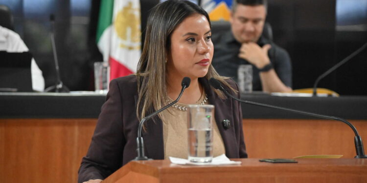 Pide diputada Guadalupe Vázquez que se dictaminen iniciativas anticorrupción y de eliminación de fuero