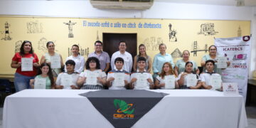 Entrega ICATEBCS 39 constancias a comunidad escolar y administrativa de Los Cabos