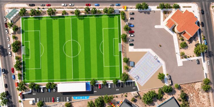 Anuncia Gobierno del Estado inversión conjunta para empastar el campo de fútbol del SNTE en BCS
