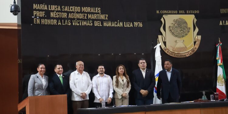 Devela Gobernador letras en memoria de las víctimas del huracán Liza, a 50 años de su paso por BCS