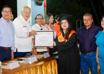 Reconoce Gobernador avances académicos del CECyTE BCS