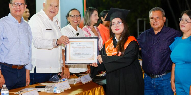 Reconoce Gobernador avances académicos del CECyTE BCS