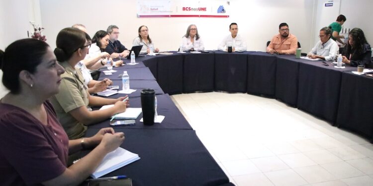 Acuerda Salud medidas para fortalecer la atención a pacientes con dengue en Comondú