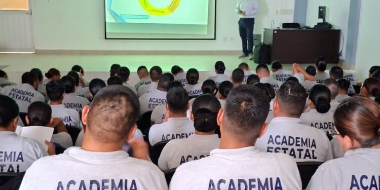 Capacitan a 178 cadetes de BCS en técnicas de investigación e inteligencia