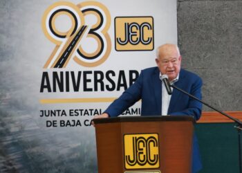 Conmemora Víctor Castro el Día del Caminero junto al personal de la JEC
