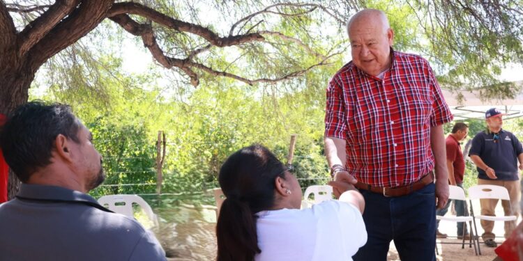 Atiende gobernador Víctor Castro necesidades de comunidades rurales del municipio de La Paz