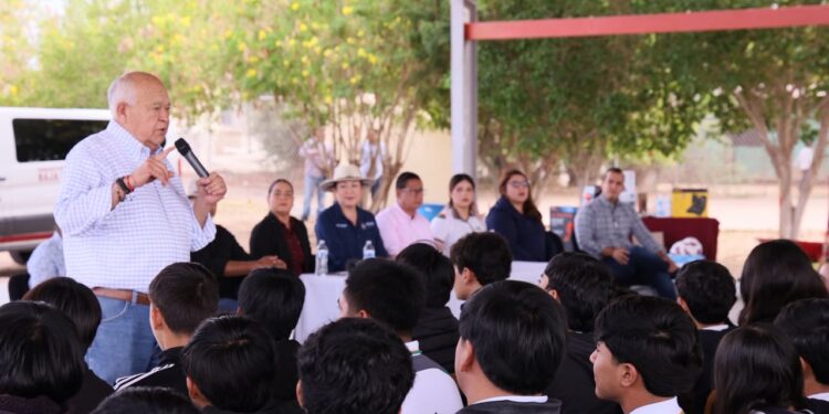 Destina Víctor Castro unidades para educación, deporte y sectores sociales en Mulegé