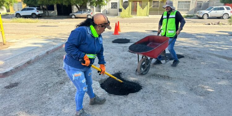 Intensifican labores de bacheo en Paraíso del Sol con más de 300 atenciones