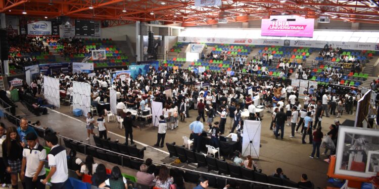 Más de mil jóvenes asistieron a la Feria Universitaria organizada por el Ayuntamiento de La Paz