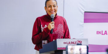 Por sexto año consecutivo, Ayuntamiento de La Paz entrega uniformes deportivos