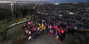 Milena Quiroga encabeza caminata en el Cerro Atravesado por el Mes Rosa